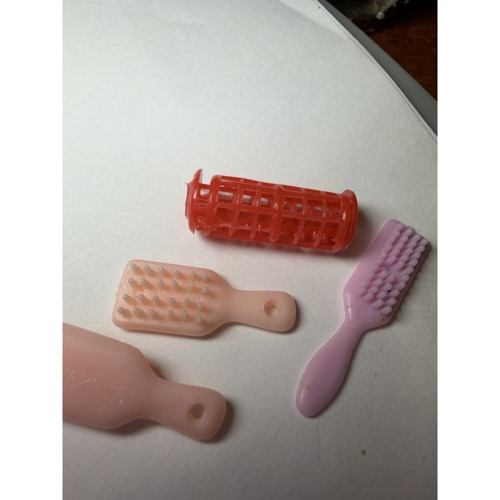 Vintage Barbie 1960S Hair Accessories Pink Brushes Red Roller Hong Kong - Picture 4 of 4